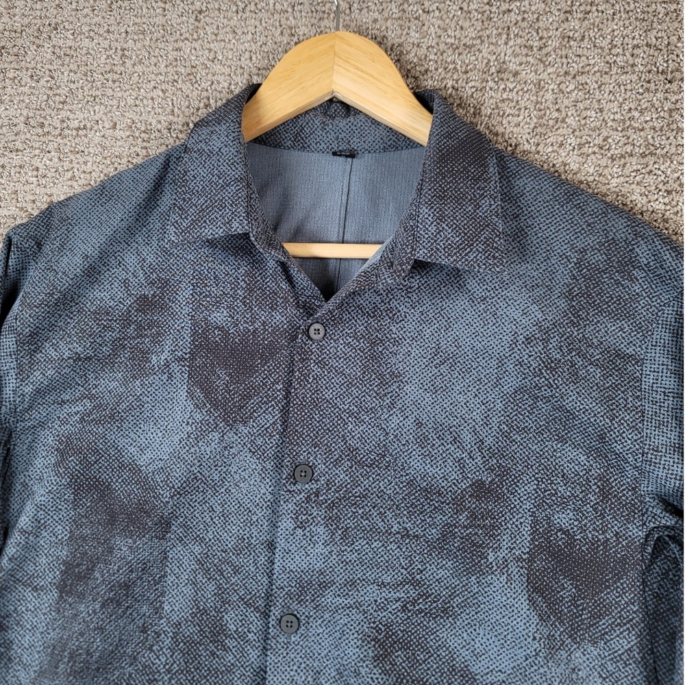 lululemon athletica Airing Easy Men's Button-Down Shirt in Pixel Print Blue L